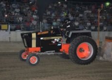 farrar02.jpg 1070 Case Pulling Tractor